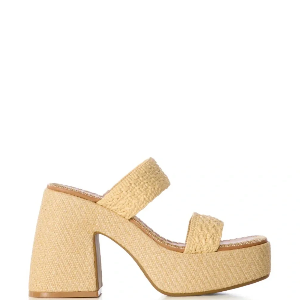 AZALEA WANG Tan Woven Raffia Crochet Platform Sandals